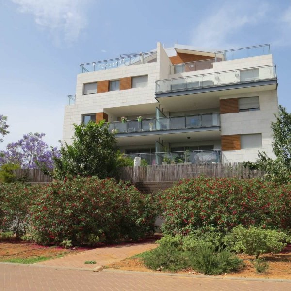 3 רעננה - הקישון 2 - בניין מאוכלס