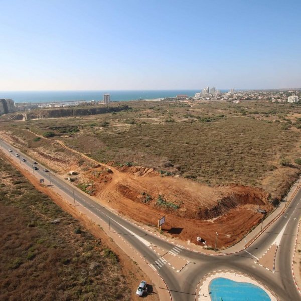 קרקע על הים